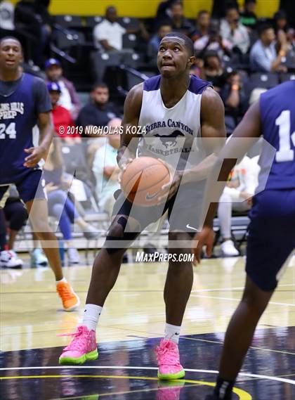 Thumbnail 2 in Sierra Canyon vs. Rolling Hills Prep (RHP Fall Classic) photogallery.
