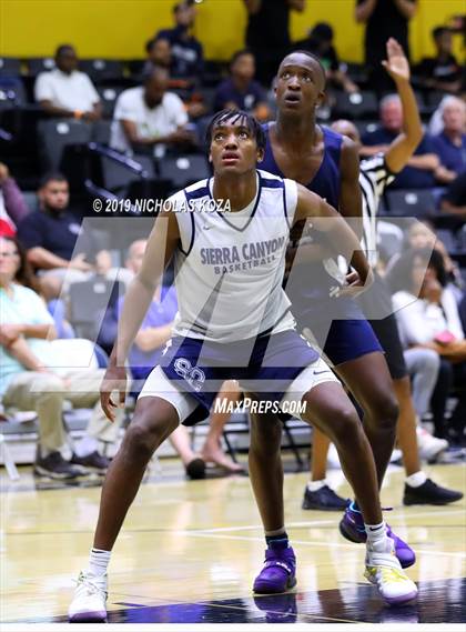 Thumbnail 3 in Sierra Canyon vs. Rolling Hills Prep (RHP Fall Classic) photogallery.