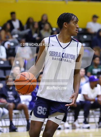 Thumbnail 2 in Sierra Canyon vs. Rolling Hills Prep (RHP Fall Classic) photogallery.