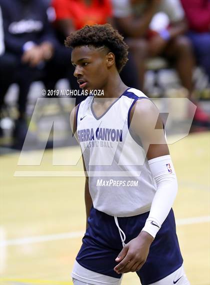 Thumbnail 3 in Sierra Canyon vs. Rolling Hills Prep (RHP Fall Classic) photogallery.