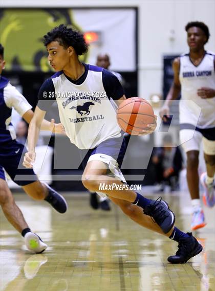 Thumbnail 2 in Sierra Canyon vs. Rolling Hills Prep (RHP Fall Classic) photogallery.