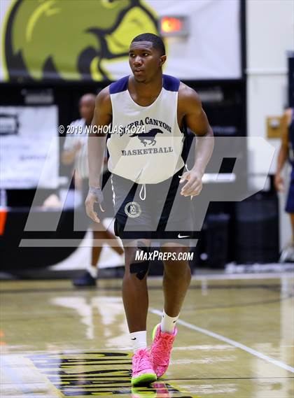 Thumbnail 3 in Sierra Canyon vs. Rolling Hills Prep (RHP Fall Classic) photogallery.