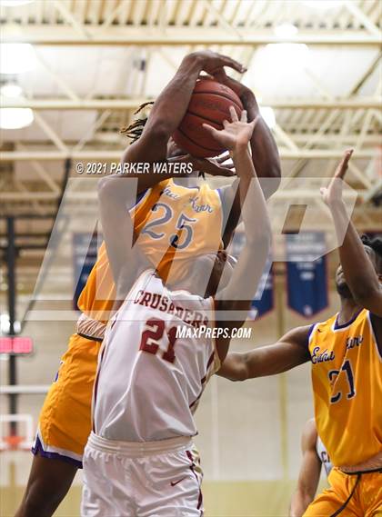 Thumbnail 3 in Brother Martin vs Edna Karr (Country Day Classic) photogallery.