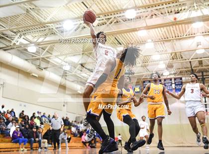 Thumbnail 2 in Brother Martin vs Edna Karr (Country Day Classic) photogallery.