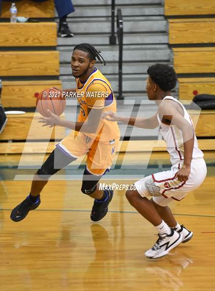 Thumbnail 1 in Brother Martin vs Edna Karr (Country Day Classic) photogallery.