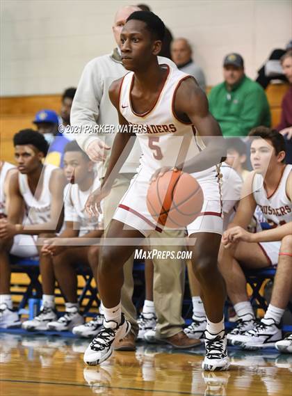 Thumbnail 3 in Brother Martin vs Edna Karr (Country Day Classic) photogallery.