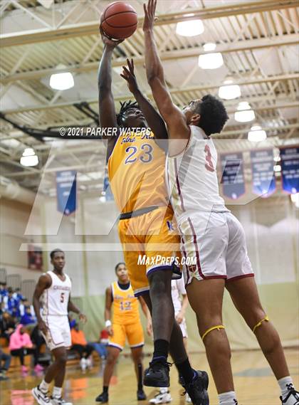 Thumbnail 2 in Brother Martin vs Edna Karr (Country Day Classic) photogallery.