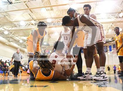 Thumbnail 3 in Brother Martin vs Edna Karr (Country Day Classic) photogallery.