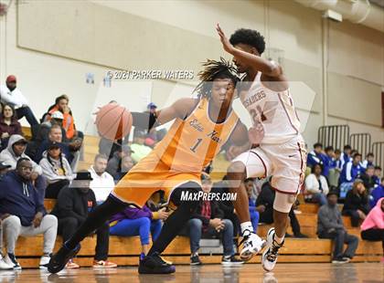 Thumbnail 2 in Brother Martin vs Edna Karr (Country Day Classic) photogallery.