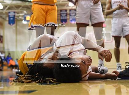 Thumbnail 2 in Brother Martin vs Edna Karr (Country Day Classic) photogallery.