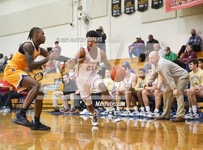 Thumbnail 3 in Brother Martin vs Edna Karr (Country Day Classic) photogallery.
