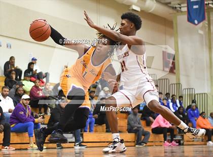 Thumbnail 3 in Brother Martin vs Edna Karr (Country Day Classic) photogallery.