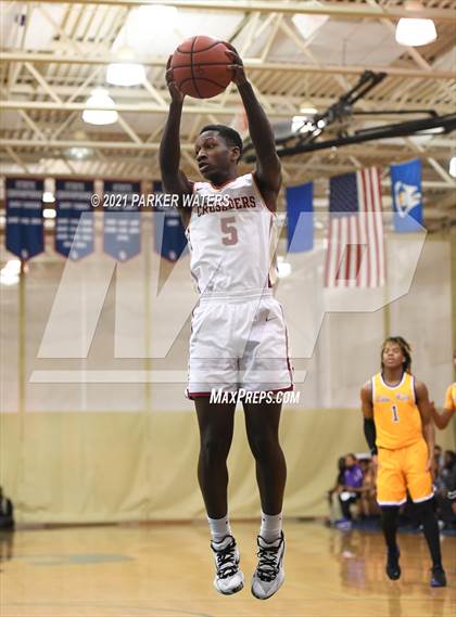 Thumbnail 2 in Brother Martin vs Edna Karr (Country Day Classic) photogallery.