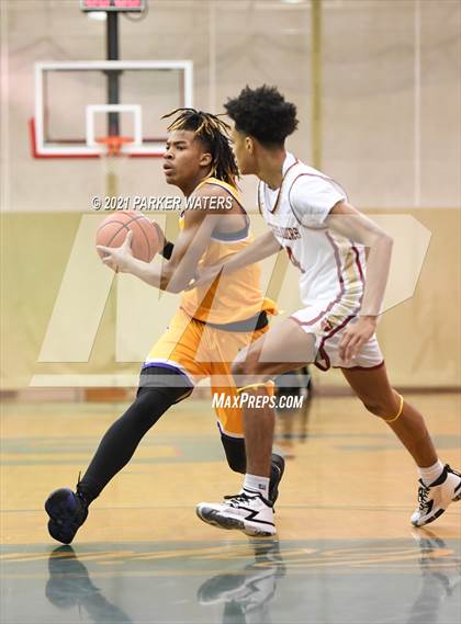 Thumbnail 3 in Brother Martin vs Edna Karr (Country Day Classic) photogallery.