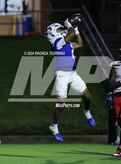 Thumbnail 3 in Needville vs. Furr (UIL Football 4A D1 Region III Bi-District) photogallery.