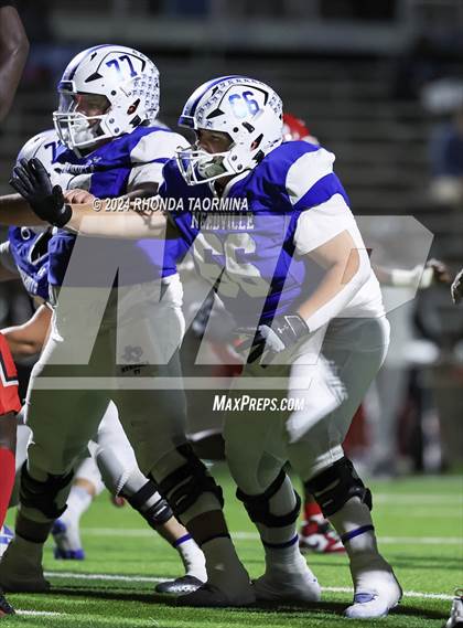 Thumbnail 3 in Needville vs. Furr (UIL Football 4A D1 Region III Bi-District) photogallery.