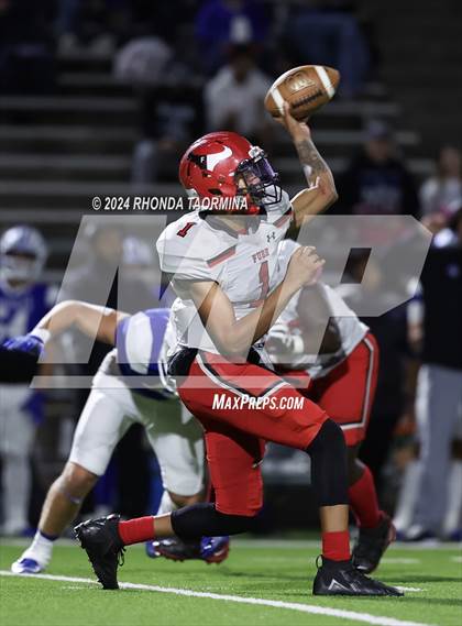 Thumbnail 3 in Needville vs. Furr (UIL Football 4A D1 Region III Bi-District) photogallery.