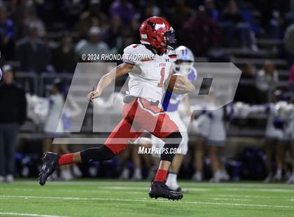 Thumbnail 3 in Needville vs. Furr (UIL Football 4A D1 Region III Bi-District) photogallery.