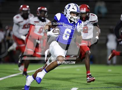 Thumbnail 3 in Needville vs. Furr (UIL Football 4A D1 Region III Bi-District) photogallery.