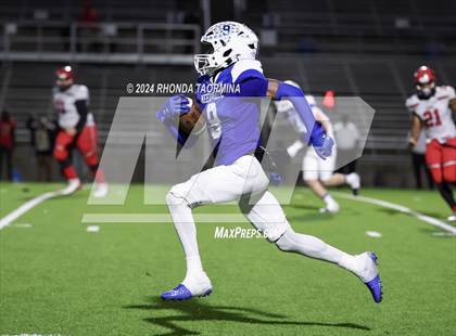 Thumbnail 2 in Needville vs. Furr (UIL Football 4A D1 Region III Bi-District) photogallery.