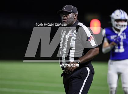 Thumbnail 3 in Needville vs. Furr (UIL Football 4A D1 Region III Bi-District) photogallery.
