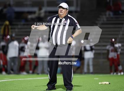 Thumbnail 1 in Needville vs. Furr (UIL Football 4A D1 Region III Bi-District) photogallery.