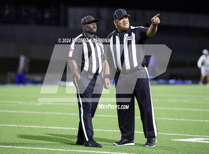 Thumbnail 3 in Needville vs. Furr (UIL Football 4A D1 Region III Bi-District) photogallery.
