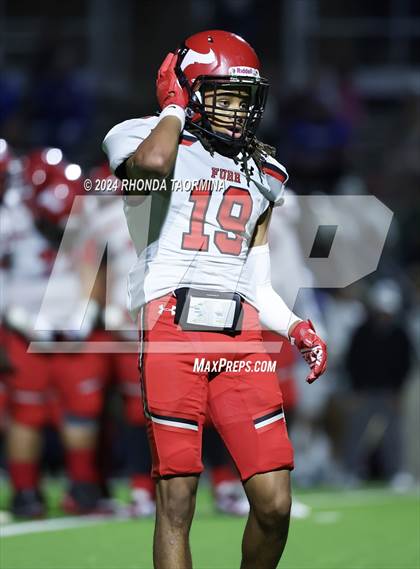 Thumbnail 1 in Needville vs. Furr (UIL Football 4A D1 Region III Bi-District) photogallery.