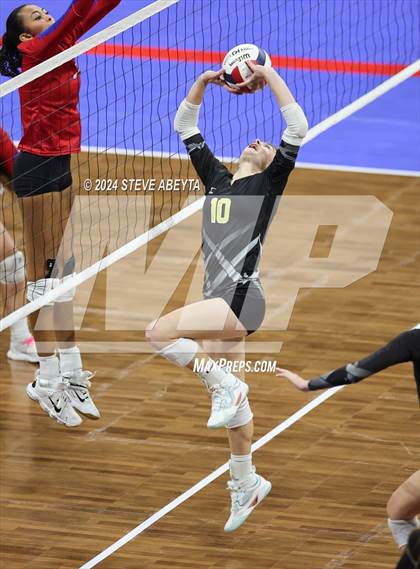 Thumbnail 2 in Hi-Plains vs. Sargent (CHSAA 2A 1st Round) photogallery.