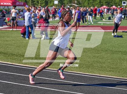 Thumbnail 2 in Dog Pound Invitational (4x100M) photogallery.