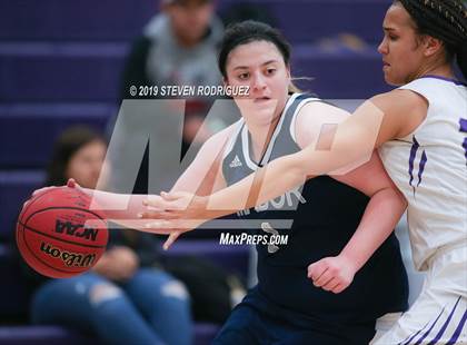 Thumbnail 3 in Amador vs. Johansen photogallery.