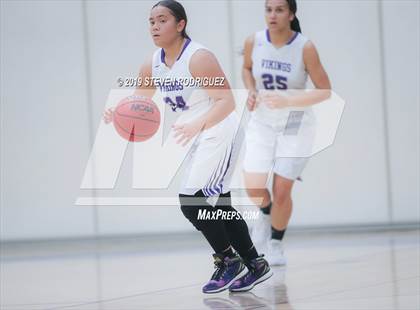 Thumbnail 3 in Amador vs. Johansen photogallery.
