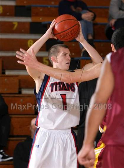 Thumbnail 3 in El Modena vs. Tesoro (O.C. North-South Challenge) photogallery.