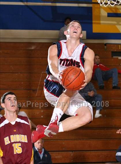 Thumbnail 1 in El Modena vs. Tesoro (O.C. North-South Challenge) photogallery.