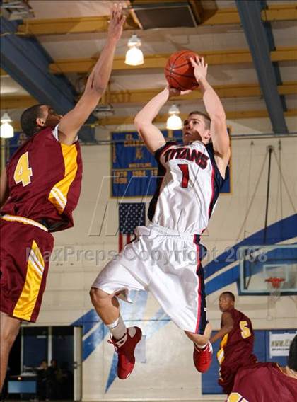 Thumbnail 3 in El Modena vs. Tesoro (O.C. North-South Challenge) photogallery.
