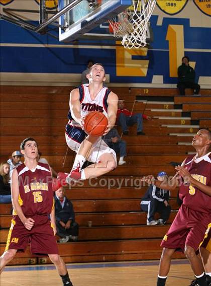 Thumbnail 3 in El Modena vs. Tesoro (O.C. North-South Challenge) photogallery.