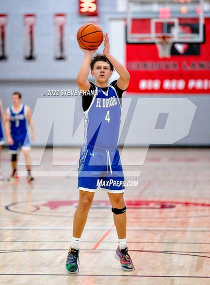 Thumbnail 1 in Grant vs. El Dorado (Cordova Christmas Classic) photogallery.