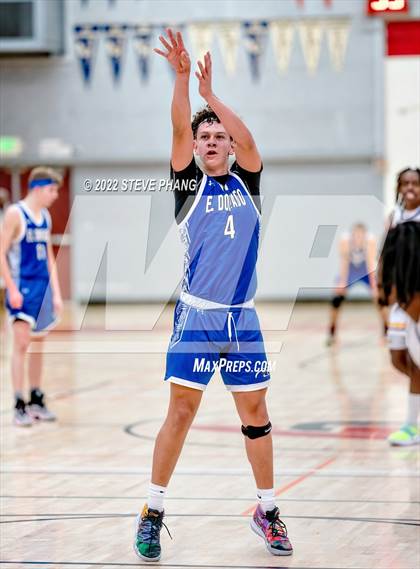Thumbnail 3 in Grant vs. El Dorado (Cordova Christmas Classic) photogallery.