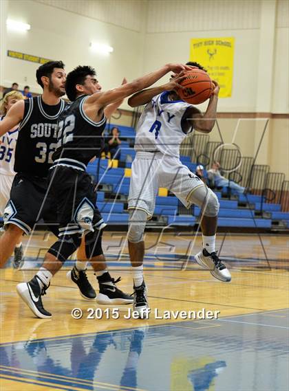 Thumbnail 1 in Tivy vs. United South photogallery.
