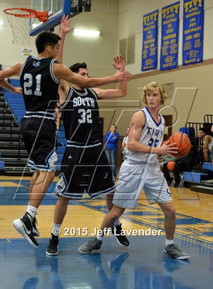 Thumbnail 3 in Tivy vs. United South photogallery.