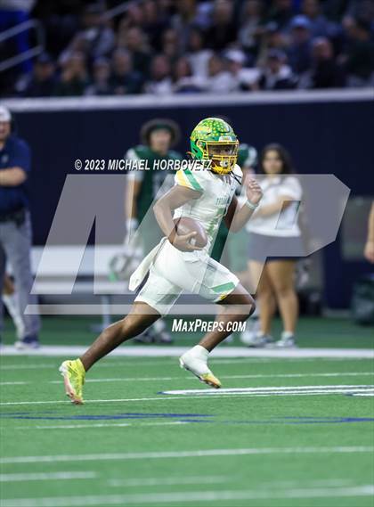 Thumbnail 1 in Reedy vs. Newman Smith (UIL 5A Football Bi-District) photogallery.