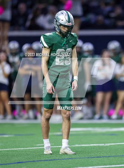 Thumbnail 2 in Reedy vs. Newman Smith (UIL 5A Football Bi-District) photogallery.