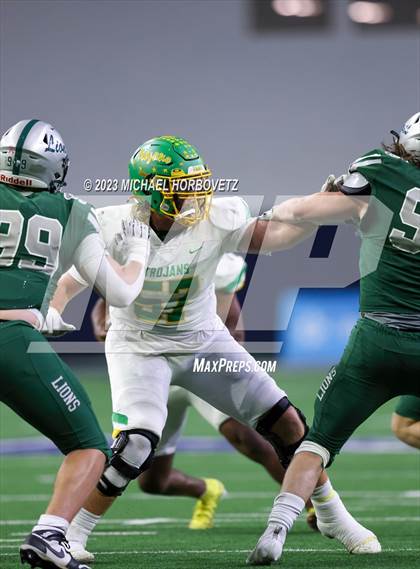 Thumbnail 2 in Reedy vs. Newman Smith (UIL 5A Football Bi-District) photogallery.