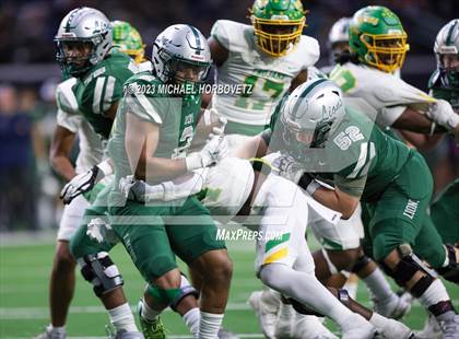 Thumbnail 2 in Reedy vs. Newman Smith (UIL 5A Football Bi-District) photogallery.