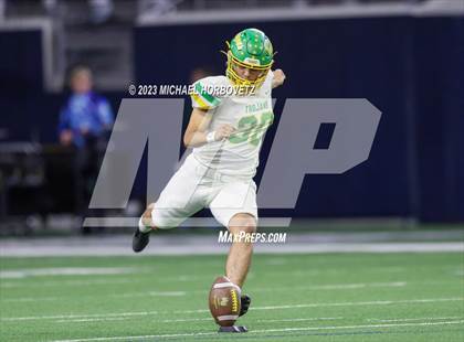 Thumbnail 1 in Reedy vs. Newman Smith (UIL 5A Football Bi-District) photogallery.
