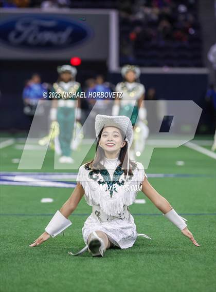 Thumbnail 3 in Reedy vs. Newman Smith (UIL 5A Football Bi-District) photogallery.