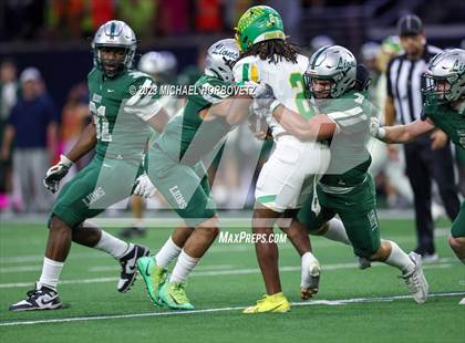 Thumbnail 2 in Reedy vs. Newman Smith (UIL 5A Football Bi-District) photogallery.