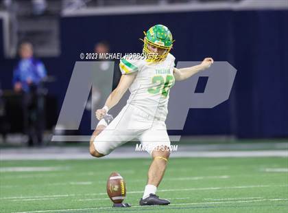 Thumbnail 2 in Reedy vs. Newman Smith (UIL 5A Football Bi-District) photogallery.