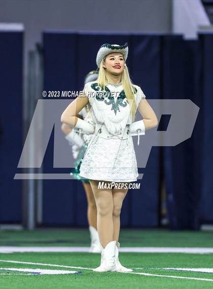 Thumbnail 2 in Reedy vs. Newman Smith (UIL 5A Football Bi-District) photogallery.
