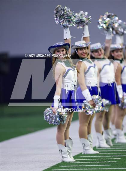 Thumbnail 2 in Reedy vs. Newman Smith (UIL 5A Football Bi-District) photogallery.